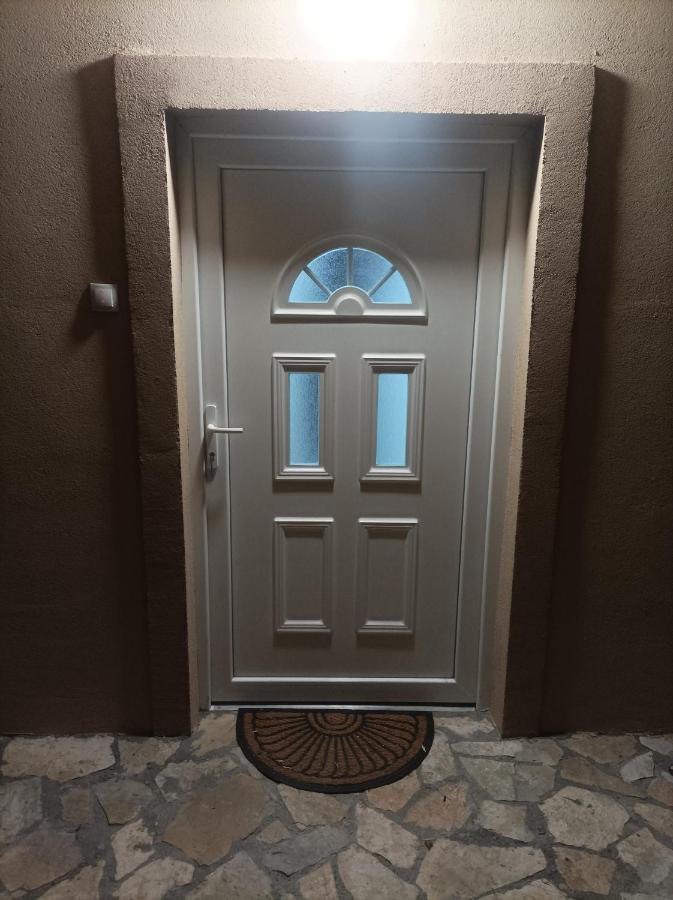 Apartmani Marija Zemun Zemun Polje المظهر الخارجي الصورة